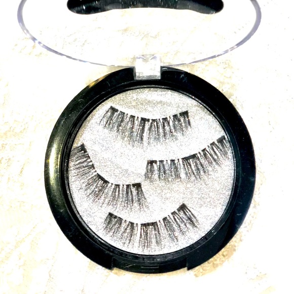 Clip on Magnetic eyelashes - Picture 2 of 2